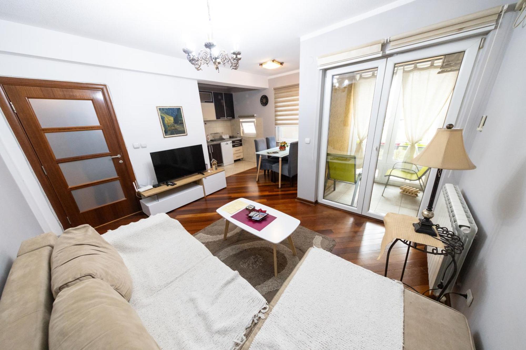 Lux Place Apartments Downtown Kragujevac Exterior photo